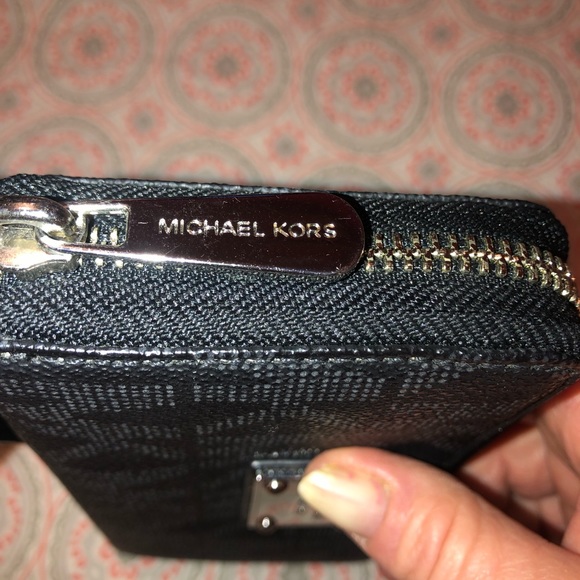 Michael Kors wallet/wristlet. - Picture 8 of 13